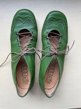 Vintage Lace-ups in Vivid Green